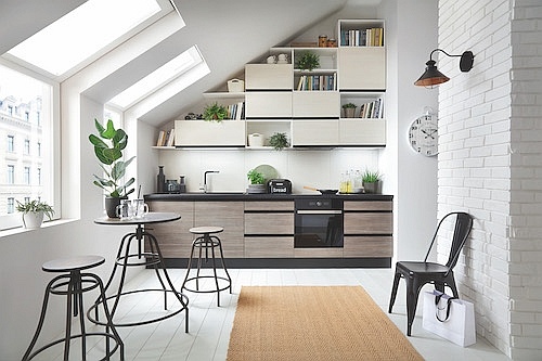 Traffic – 84th board street – borovice šedohnědá