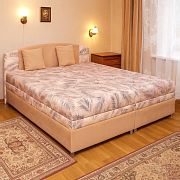 IZABELA NEW čalouněná postel 180 cm, hnědá