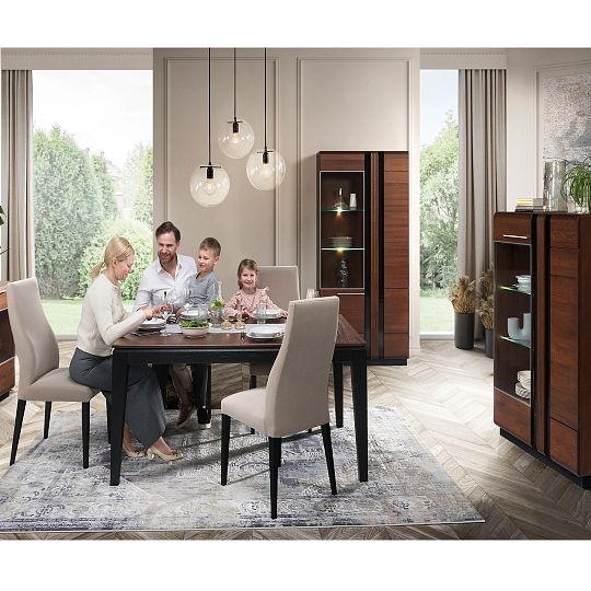 PORTUGAL 12 Vitrína levá, dub antický