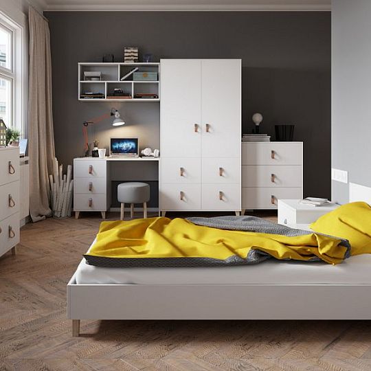 FELICITA 03 komoda 4S1D, bílá/kožené úchytky/dřevěné nohy